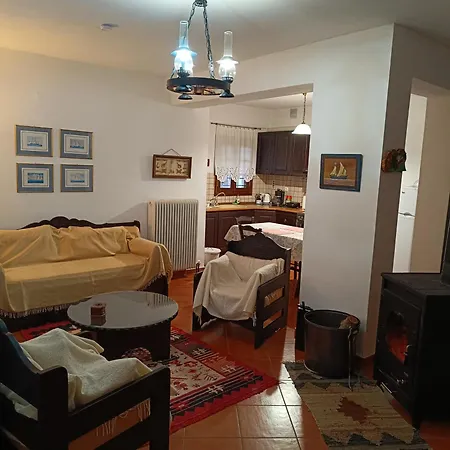 Prázdninový dům Άνετος χώρος με parking, αυλή και θαυμάσια θέα Makrinítsa