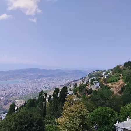 άνετος χώρος με Parking, αυλή και θαυμάσια θέα * Μακρινίτσα
