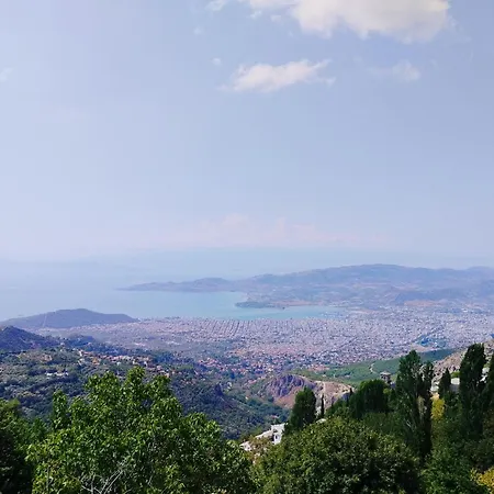 άνετος χώρος με Parking, αυλή και θαυμάσια θέα Σπίτι διακοπών