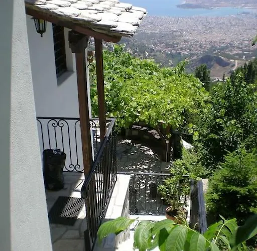 Άνετος Χώρος Με Parking, Αυλή Και Θαυμάσια Θέα