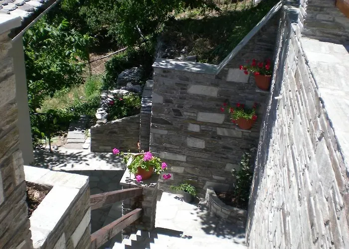 Άνετος Χώρος Με Parking, Αυλή Και Θαυμάσια Θέα