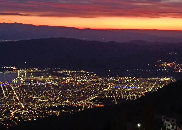 Άνετος Χώρος Με Parking, Αυλή Και Θαυμάσια Θέα