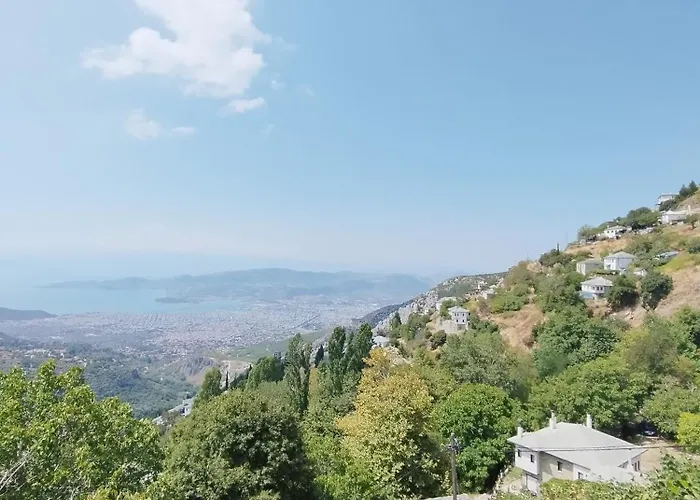 Άνετος Χώρος Με Parking, Αυλή Και Θαυμάσια Θέα *